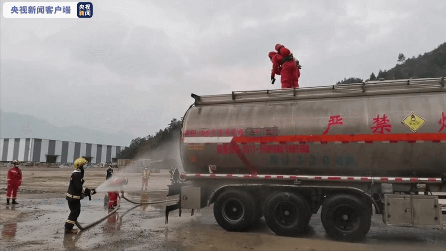 四川省廣元市一輛過氧化氫槽罐車發(fā)生泄漏，事故已處理完畢，無人員傷亡.png