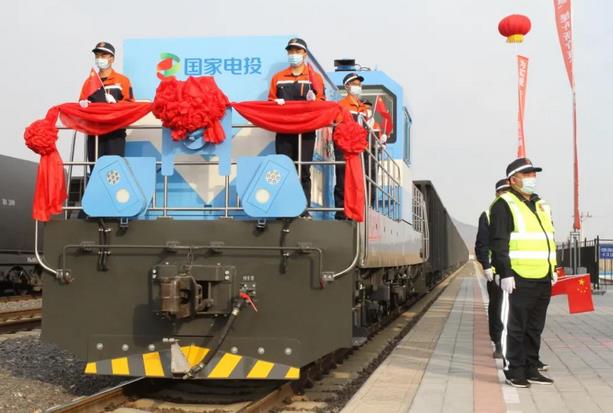 國(guó)家電投首臺(tái)氫燃料電池混合動(dòng)力機(jī)車(chē)上線(xiàn).jpg