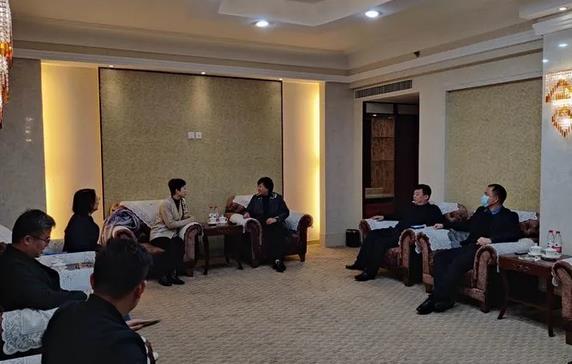 臺前縣長李志華帶領(lǐng)團(tuán)隊赴北京與中國氫能有限公司對接合作項目.jpg