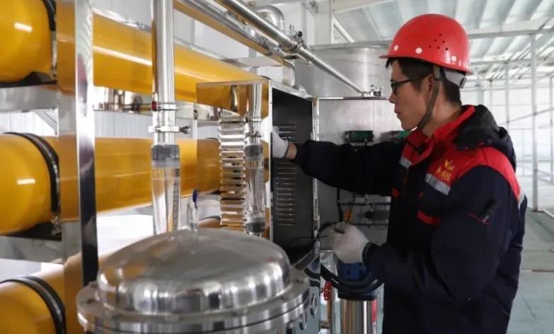 年產50萬桶純凈水150萬袋富氫水建設項目正在和碩加緊建設中.jpg