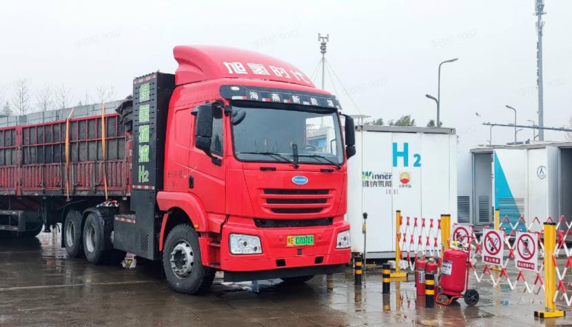 陜西省首條氫能重卡城際物流通道開啟測試運(yùn)營.jpg
