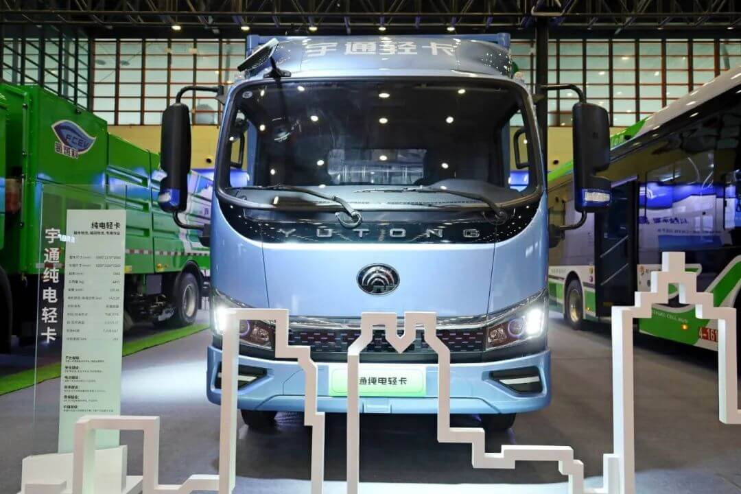 宇通新能源產(chǎn)品亮相2023第十一屆鄭州國(guó)際新能源汽車(chē)博覽會(huì).jpg